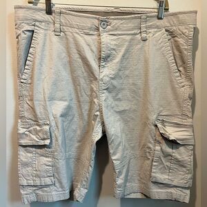 WT02 men’s 40 inch waist cargo shorts